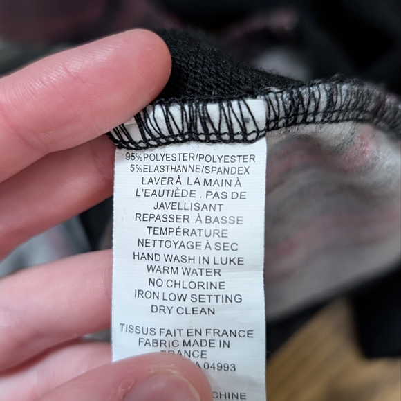 VEX Collection Abstract Sweater - Picture 10 of 11